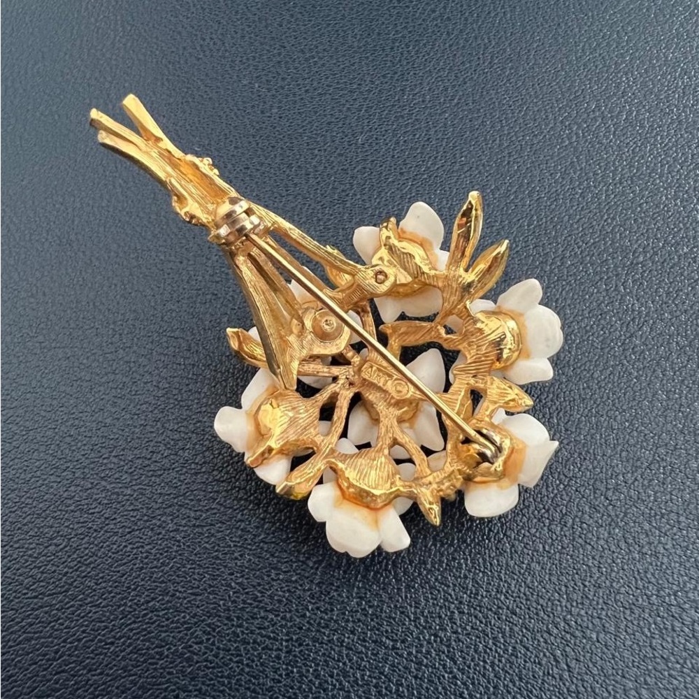 Vintage ART Arthur Pepper Carved Lucite Enamel Rhinestone Flower Bouquet Brooch - Picture 5 of 6